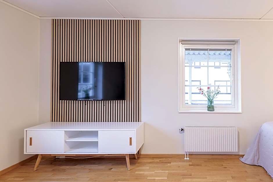 Easy Livin' Apartment Hotel