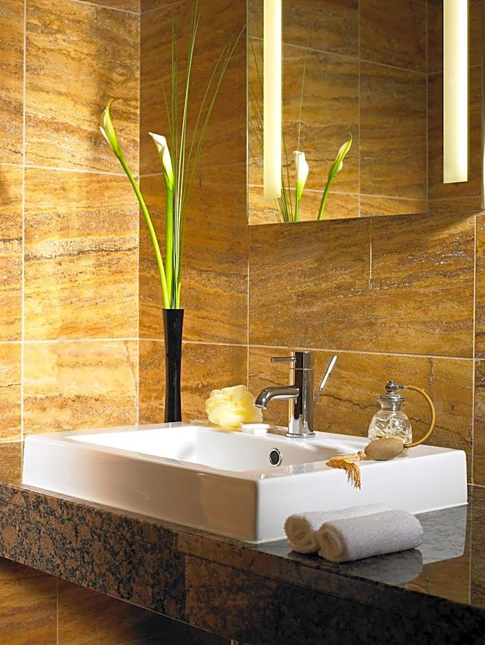 Westport Plaza Hotel, Spa & Leisure