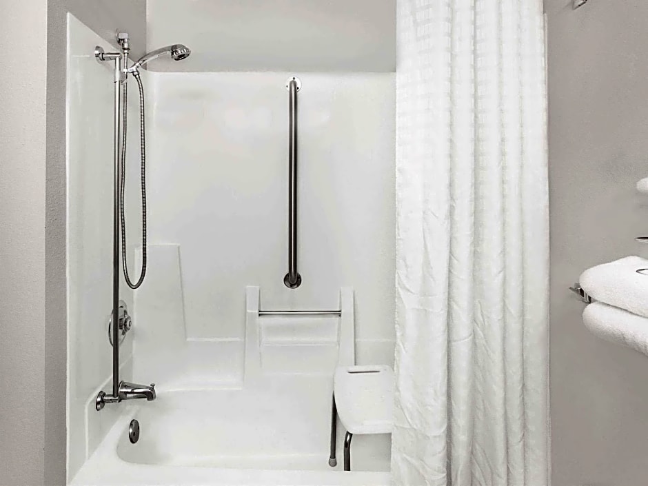 Super 8 by Wyndham Beaver Dam