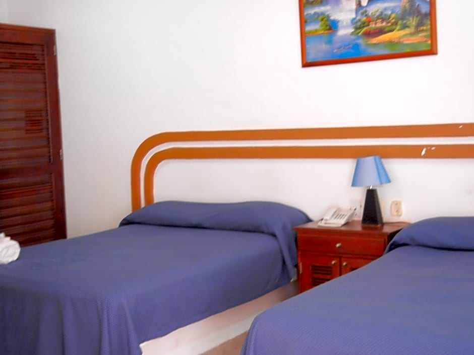 Hotel Plaza Almendros