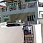 OYO HOME 90769 Flo Inn Homestay Bsi
