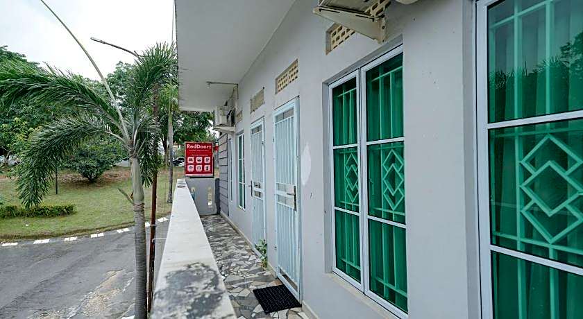 RedDoorz Syariah near RS Awal Bros Batam