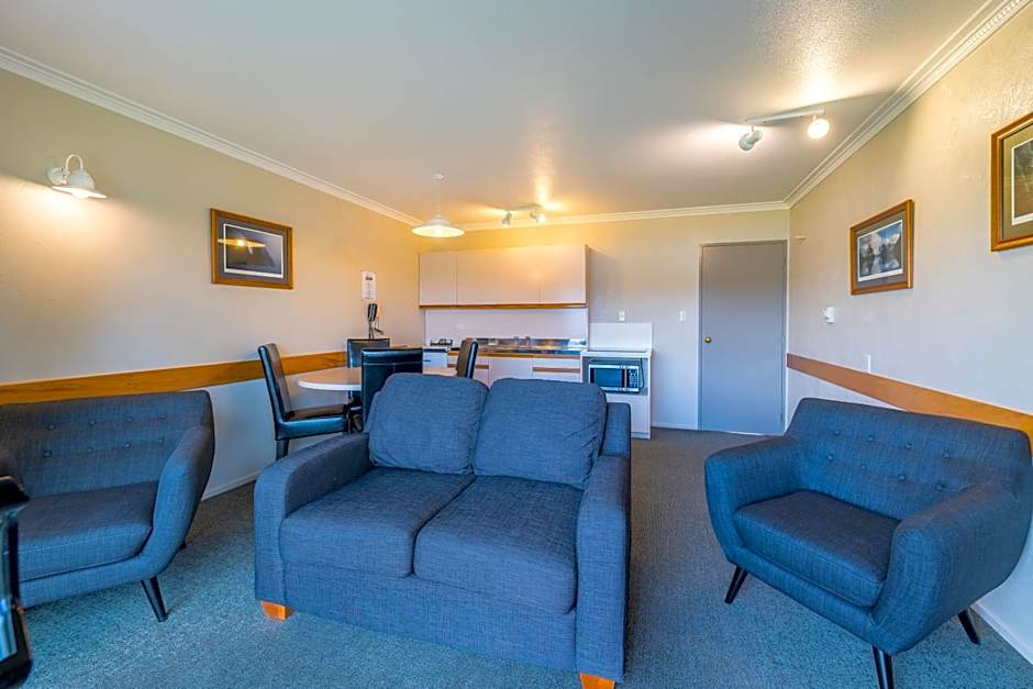 Lakeside Motel & Apartments