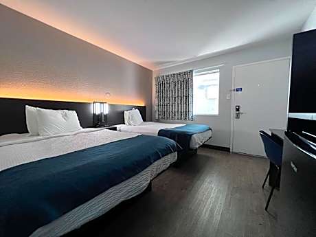 Deluxe Quadruple Room - Non-Smoking