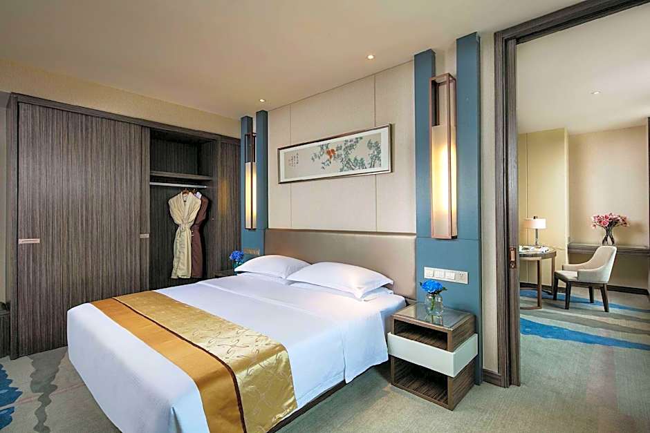 Zdjęcie 1 z 1 — Executive 1 King Bed Suite, Smoking