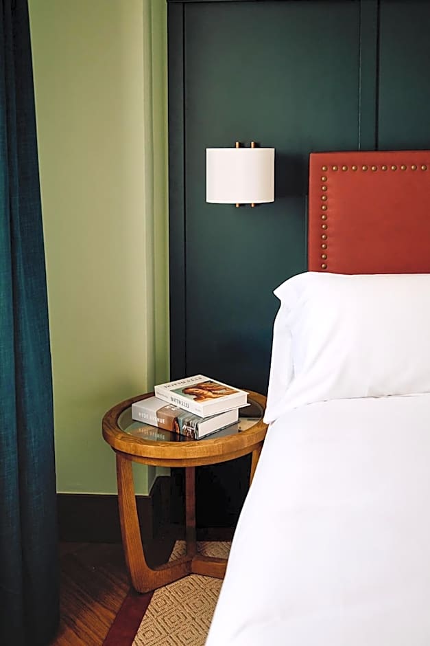 Honest Granada Hotel