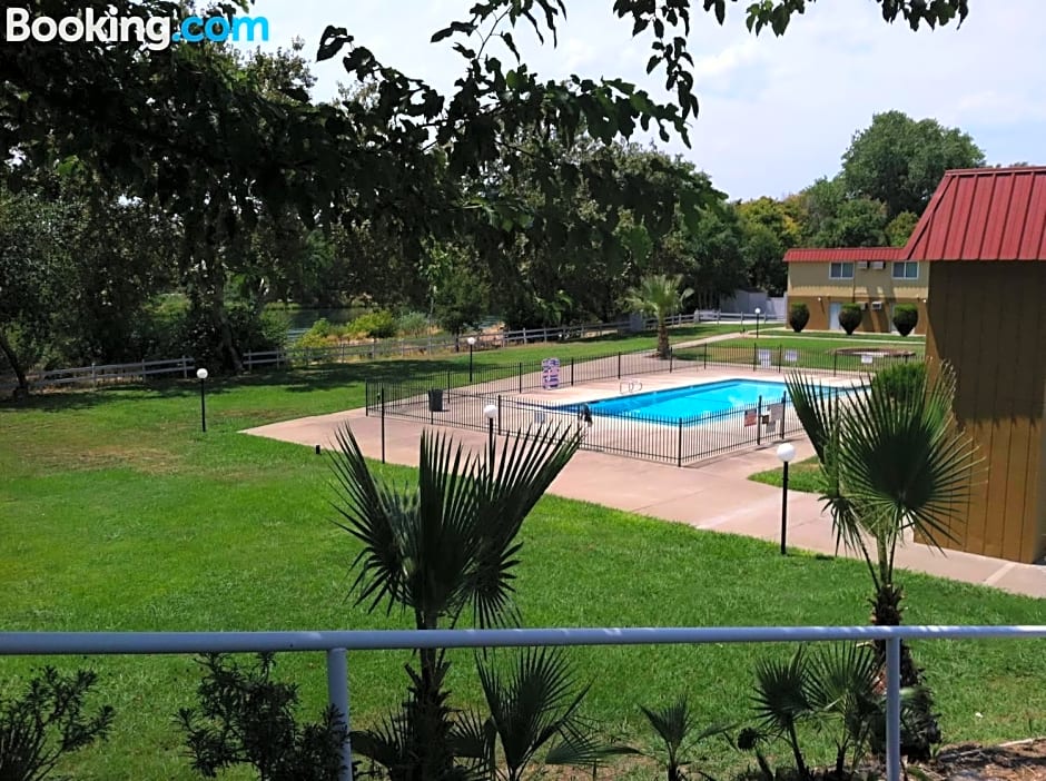 Travelodge by Wyndham Red Bluff