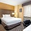 La Quinta Inn & Suites by Wyndham Oshawa