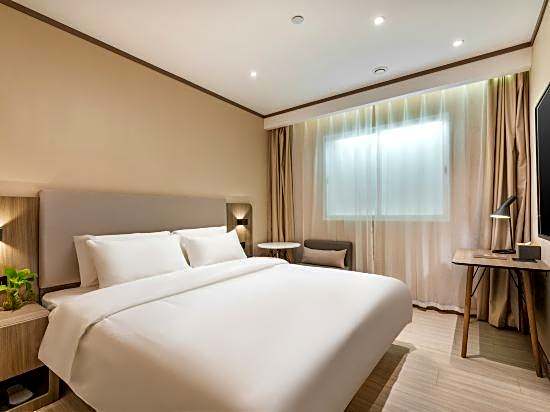 Hanting Hotel (Guangzhou Feixiang Park Metro Station)