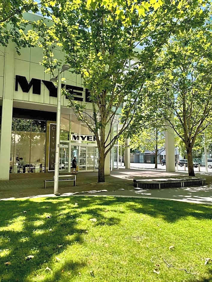 Modern 2BR Apartment in the Heart of the City - Hosted by Canstay