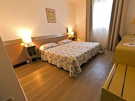 Double or Twin Room with Shower