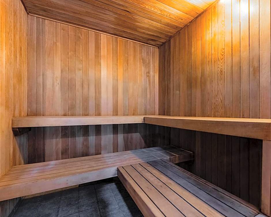 Alpenglow Lodge Snooze Studio with Den by MVA