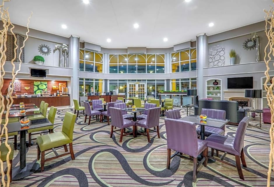 La Quinta Inn & Suites by Wyndham Dallas Addison Galleria