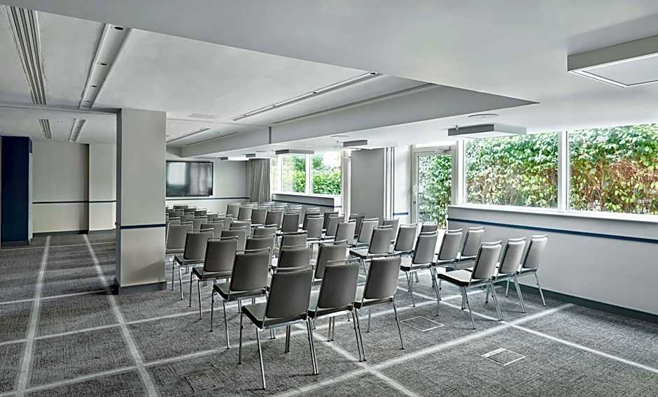 Hyatt Place London Heathrow Airport