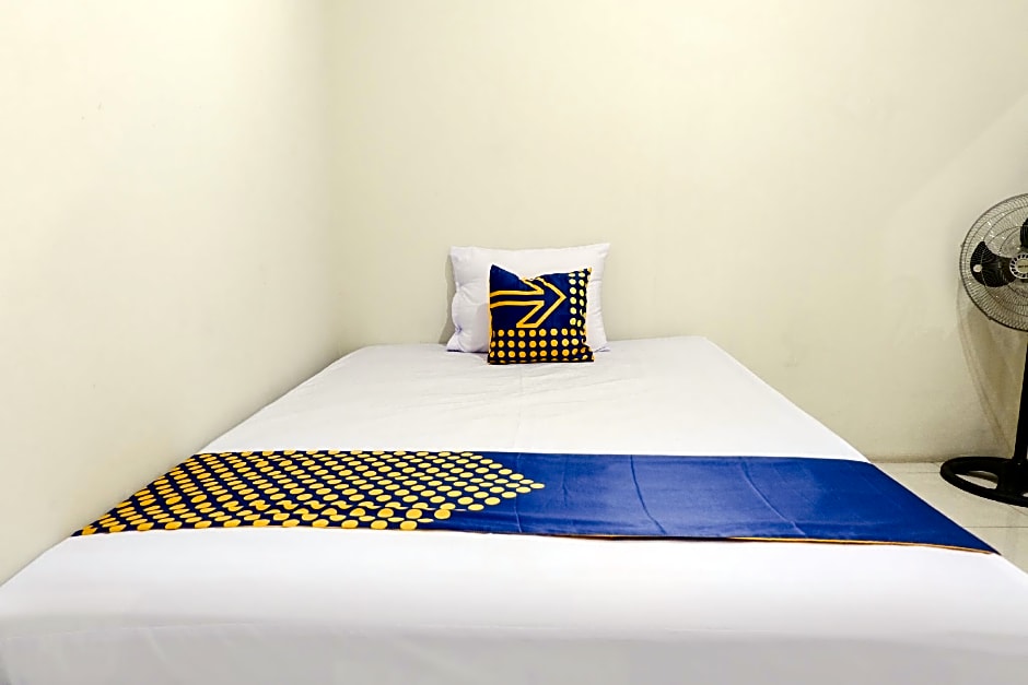 SPOT ON 2723 Gatsu Kost