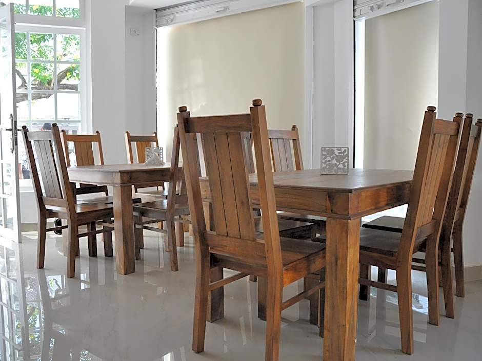 Daffodils Spice Court