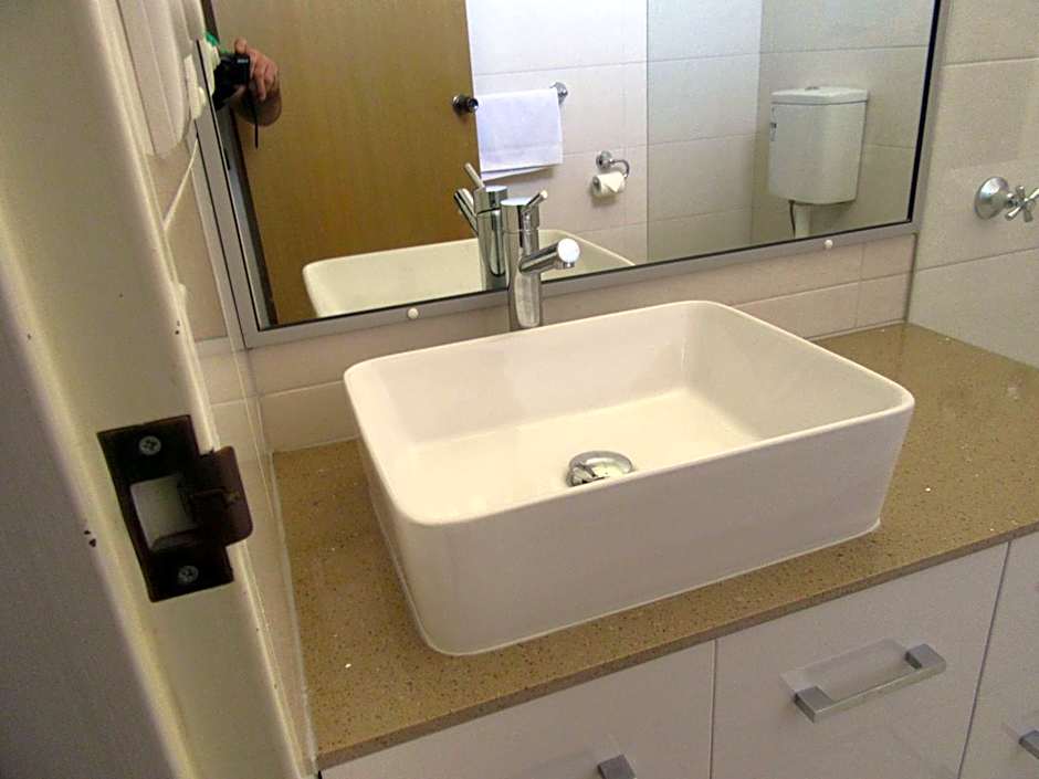 Acacia Rose Motor Inn