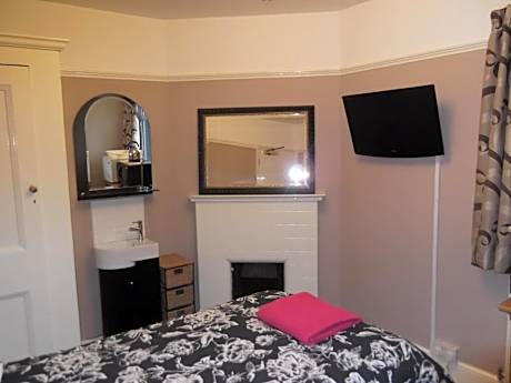 Single Room with Shared Bathroom