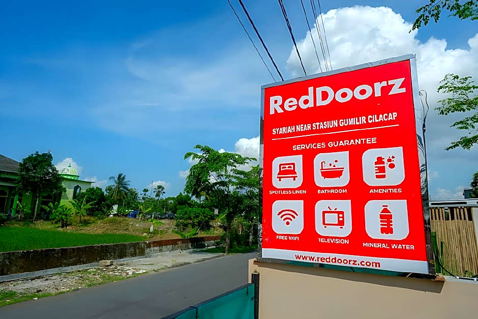 RedDoorz Syariah near Stasiun Gumilir Cilacap
