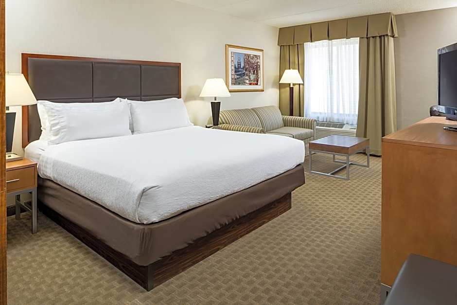 Photo 1 of 11 of Standard 1 King Bed, Mobility Accessible, Bathtub