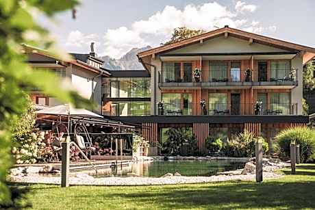 Wellness und Brunch Hotel MorgenZeit beheizter Naturteich Genuss Frühstück bis 13 Uhr Hochkönig Sommercard