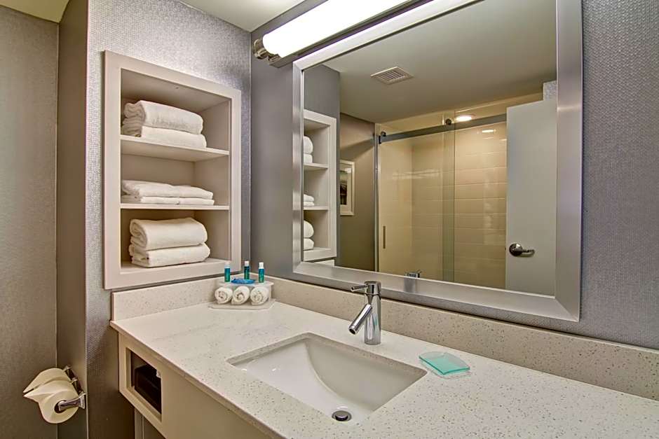 Holiday Inn Express & Suites Oshawa Downtown By IHG