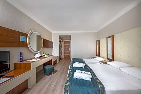 Family Room (5 Adults)