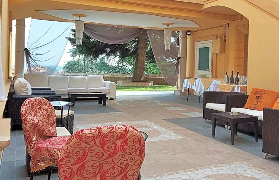 VILLA EVELINA Bad And Breakfast Home Restaurant Gurmet