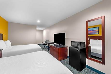 Quadruple Room with Two Queen Beds - Disability Access/Non Smoking