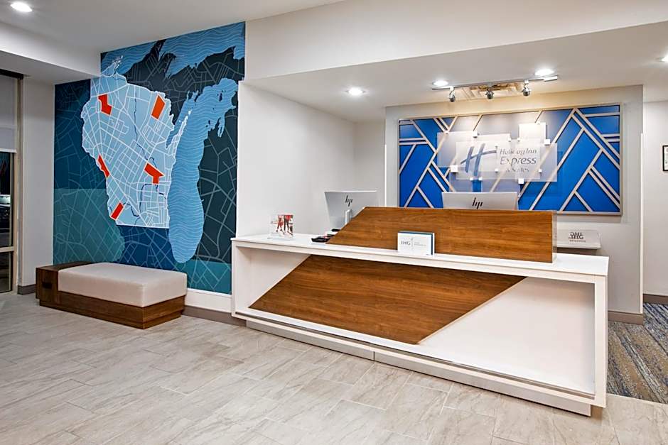 Holiday Inn Express & Suites Milwaukee NW - Park Place By IHG