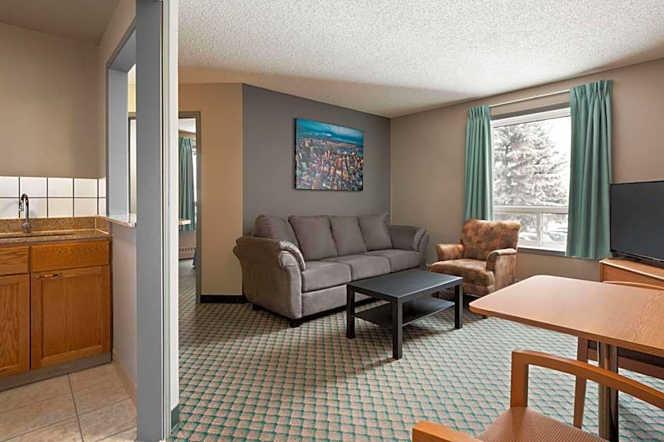 Travelodge by Wyndham Edmonton Airport