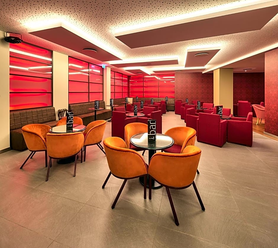  The Views Monumental Lido