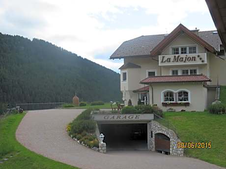 Studio with Mountain View