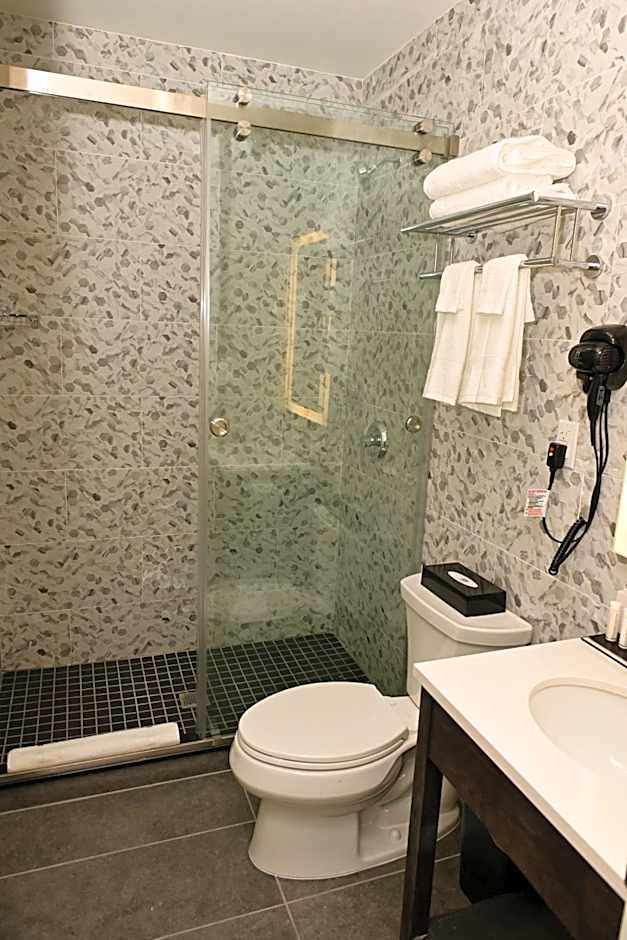 Super 8 by Wyndham Bronx Near Botanical Garden