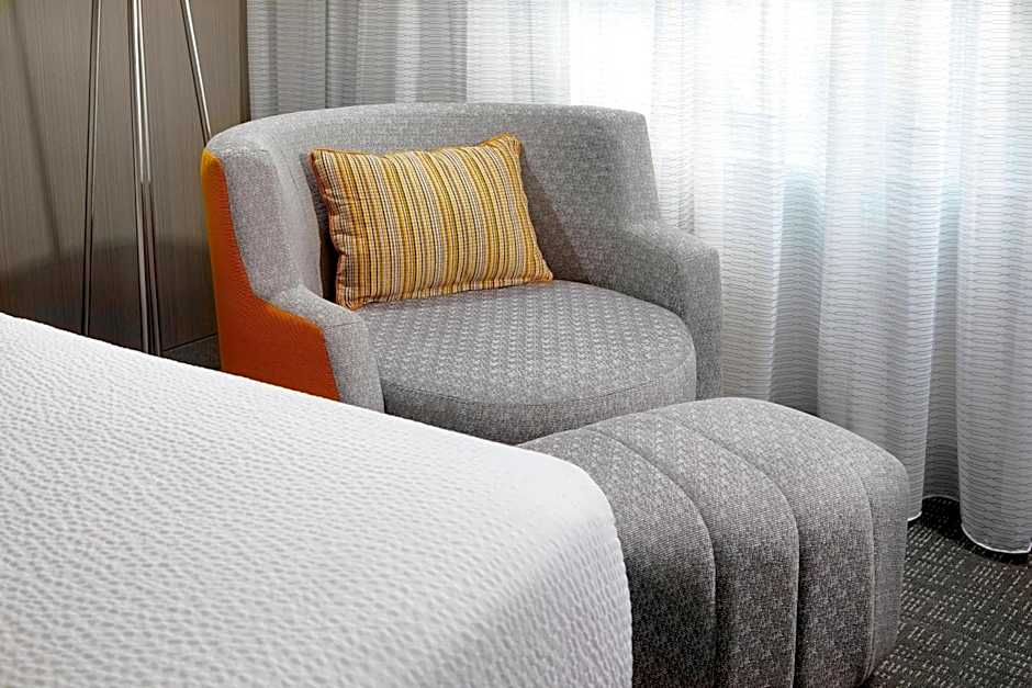 Courtyard by Marriott Edison Woodbridge