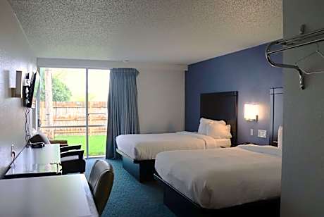 Travelodge by Wyndham Milwaukee