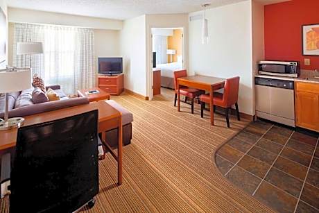 One Bedroom Suite Queen - Hearing Accessible
