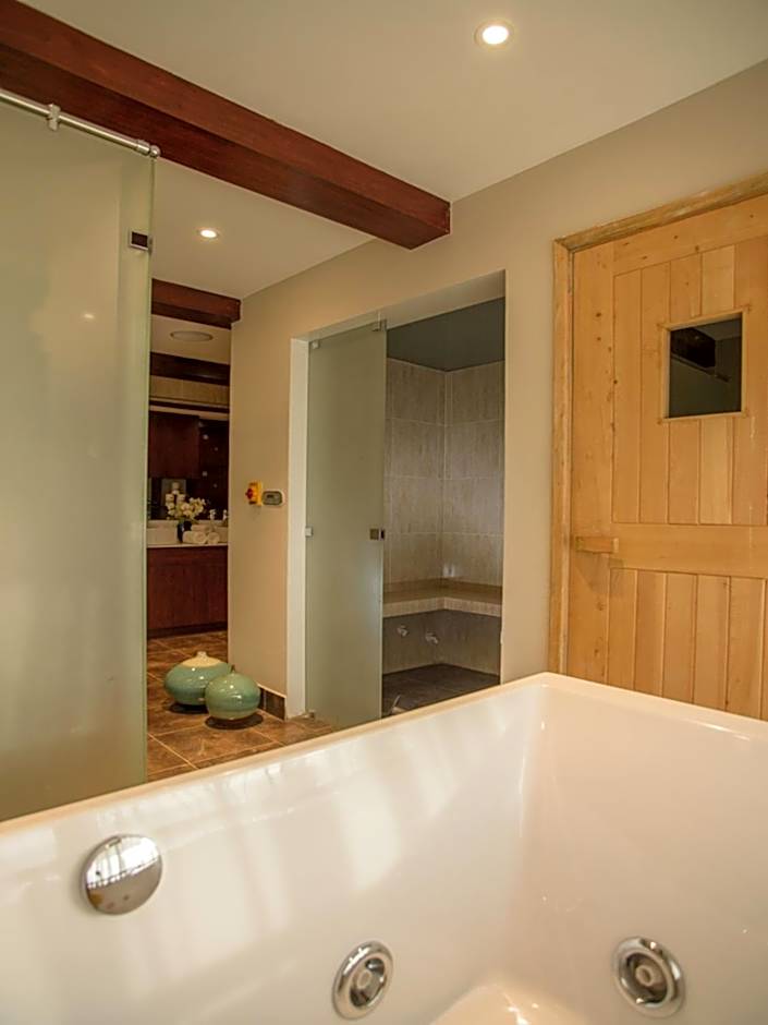 Cloud Hotel & Suites