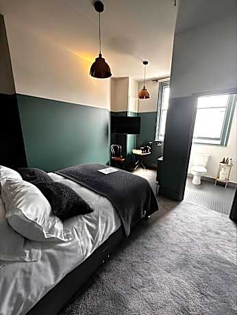 Double - Room With A Large Bed For 2 People