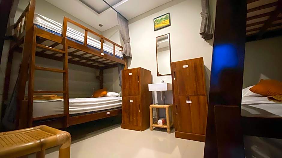 Suwardika Homestay & Dormitory