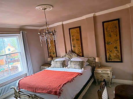 Apartment With Shared Bathroom