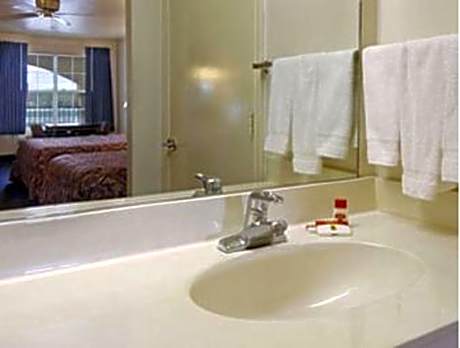 2 Queen Beds, Mobility Accessible Room, Bathtub w/ Grab Bars, Smoking