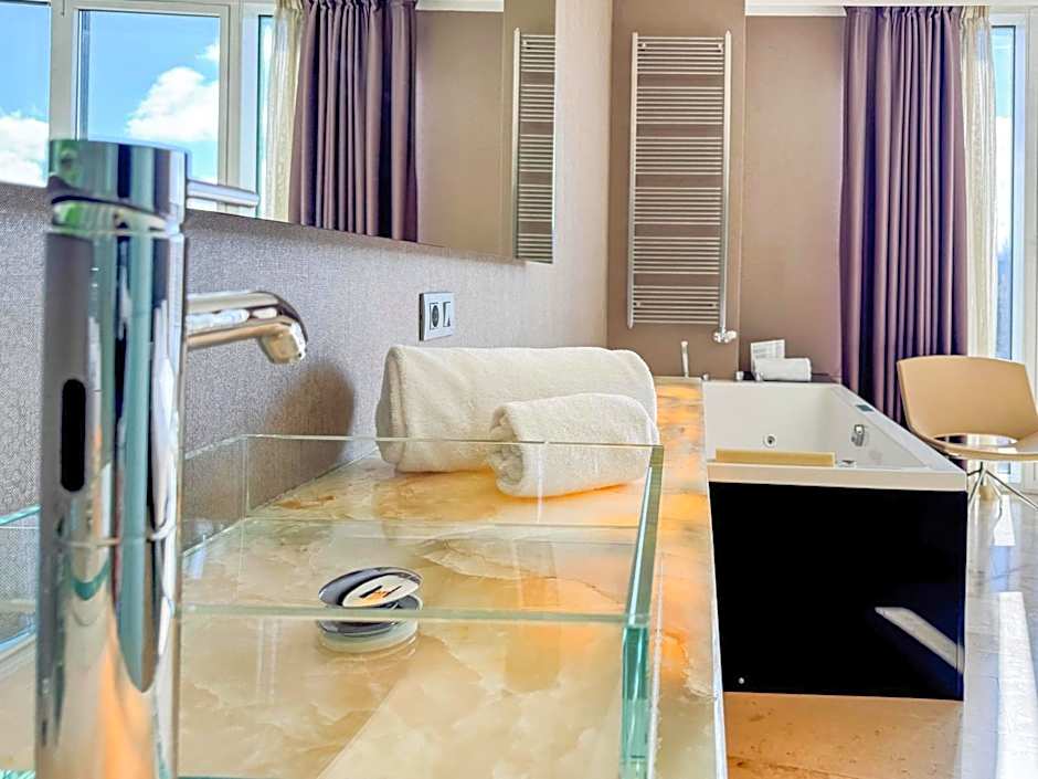 Hotel Zenit Jardines de Uleta Suites