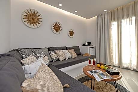 Grand Suite with Private Outdoor Hot Tub, Hammam & Sea View