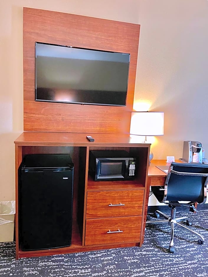 Quality Inn & Suites Hendersonville - Flat Rock