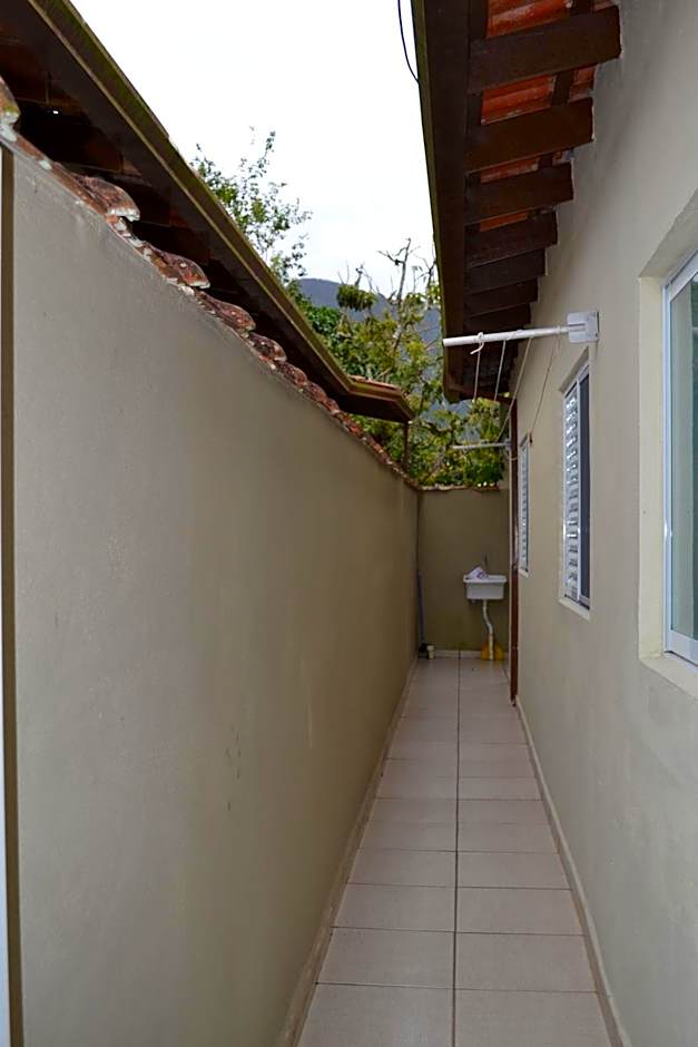 Casas em Condomínio próximo da praia com 2 dormitórios, churrasqueira e 3 vagas de garagem