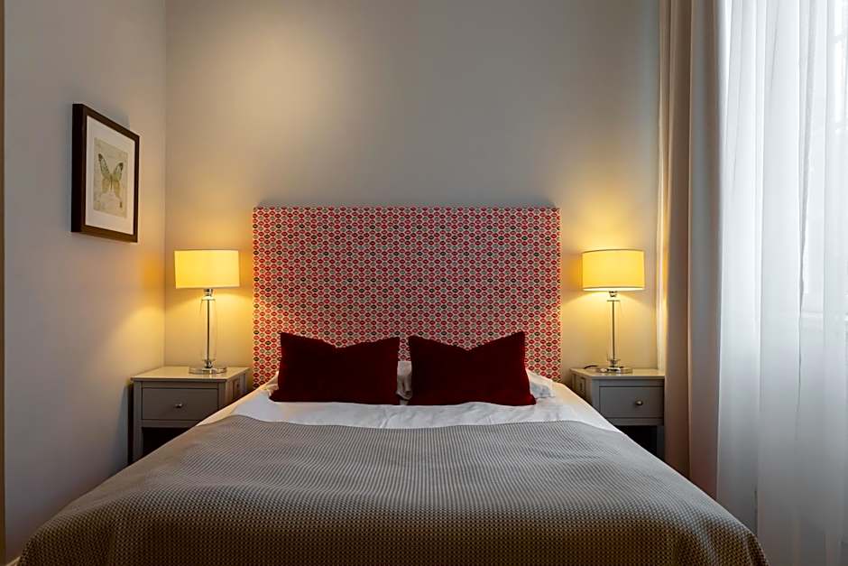 Photo 1 of 10 of Standard 1 Queen Bed