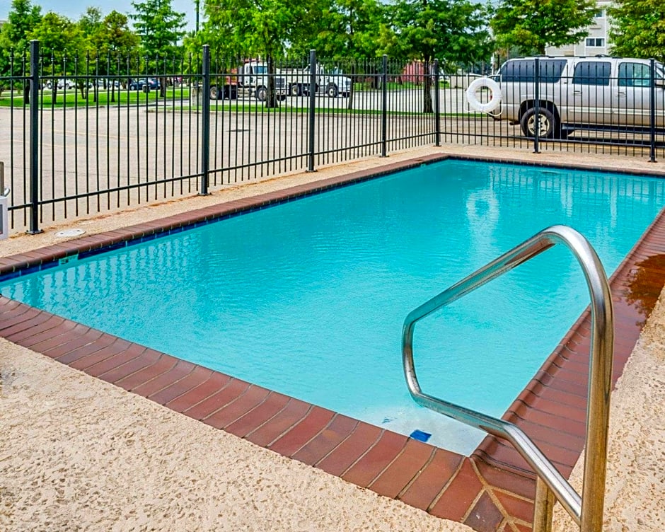Suburban Studios Avondale