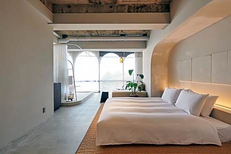 High floor suite with city view