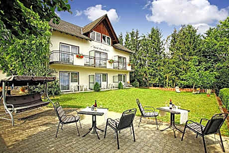 Land-gut-Hotel BurgBlick